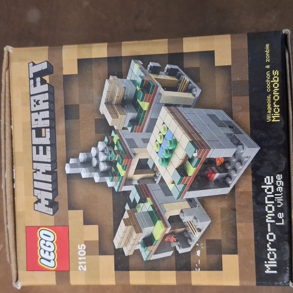 LEGO Minecraft Set - Picture 2 of 5
